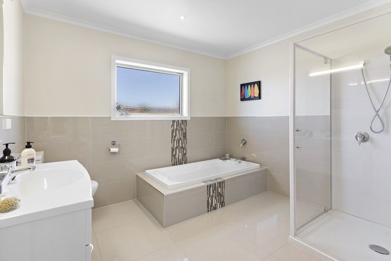 Photo of property in 8 Camellia Lane, Carterton, 5713