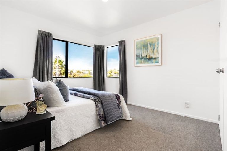 Photo of property in 1/44 Becroft Drive, Forrest Hill, Auckland, 0620