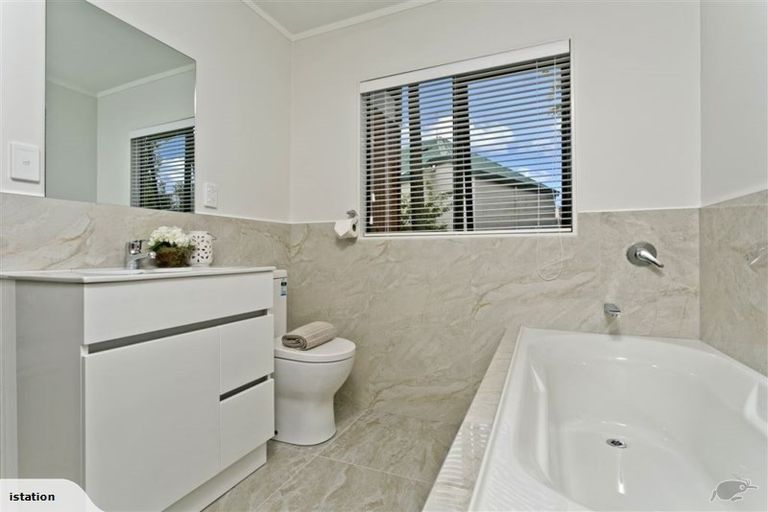 Photo of property in 1/16 Arran Road, Browns Bay, Auckland, 0630