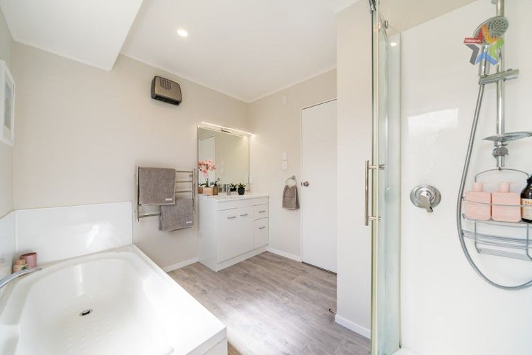 Photo of property in 3 Kaitangata Crescent, Kelson, Lower Hutt, 5010