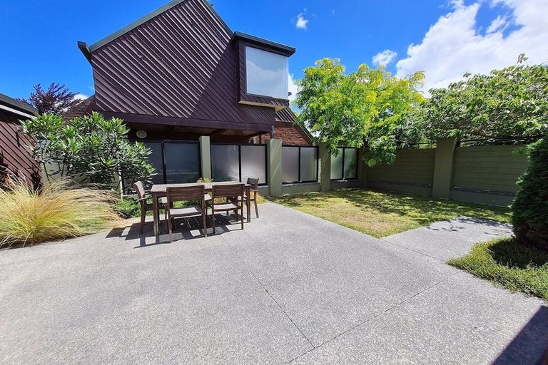 Photo of property in 4 Regalwood Close, Parklands, Christchurch, 8083