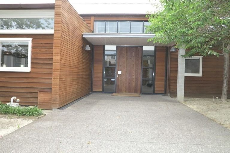 Photo of property in 51 Queen Street, Northcote Point, Auckland, 0627