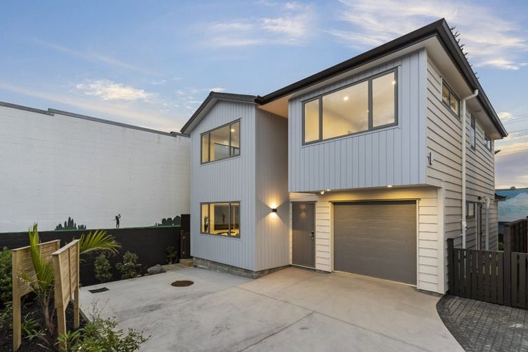 Photo of property in 1e Stottholm Road, Titirangi, Auckland, 0604