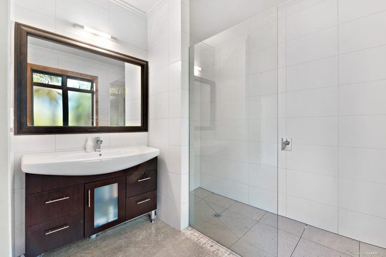 Photo of property in 65 Vaughans Road, Okura, Albany, 0792