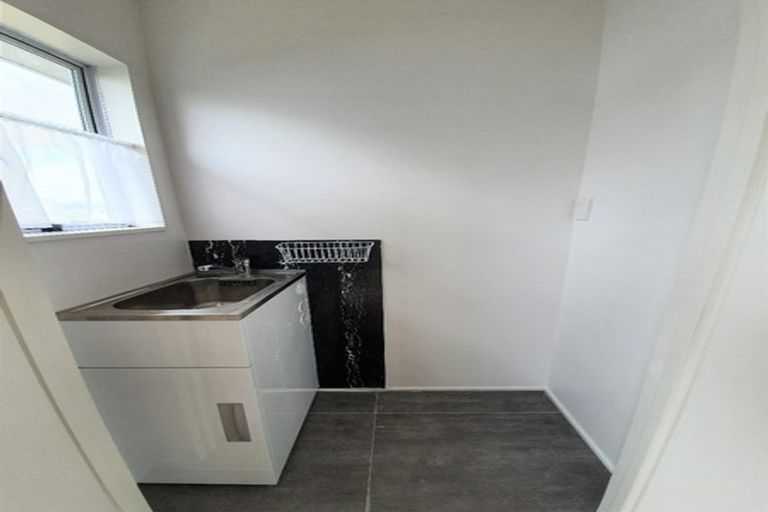 Photo of property in 2/43 Solveig Place, Randwick Park, Auckland, 2105