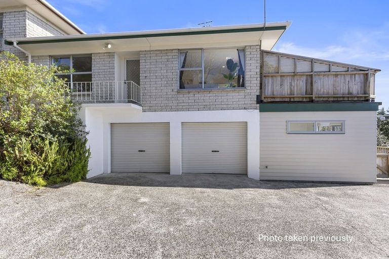 Photo of property in 8b Havana Place, Glenfield, Auckland, 0629