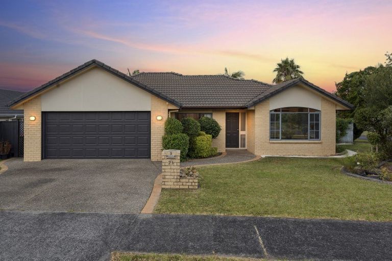 Photo of property in 23 Delmont Close, East Tamaki Heights, Auckland, 2016
