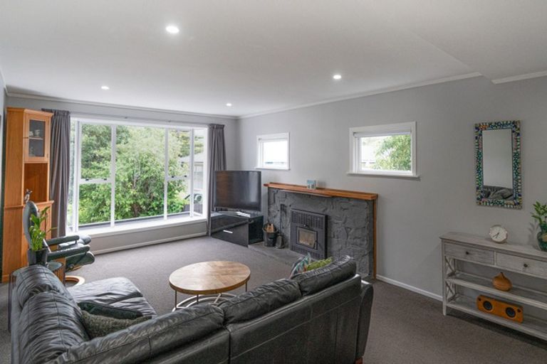 Photo of property in 11 Wairere Grove, Paraparaumu, 5032