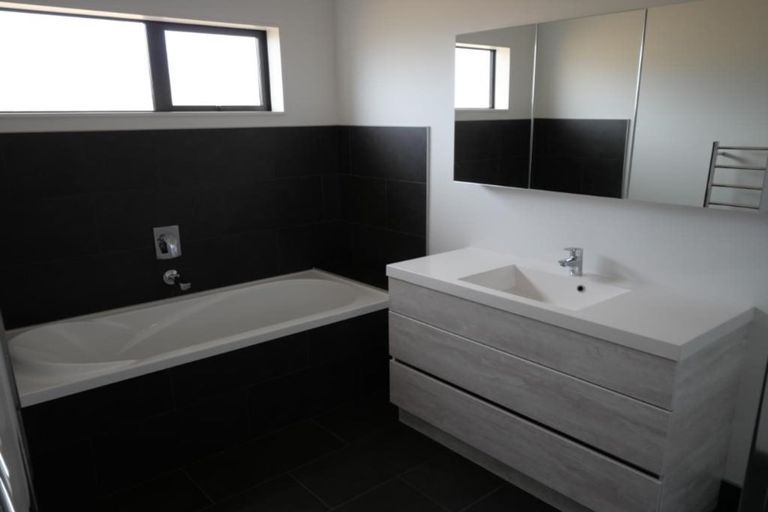 Photo of property in 9 Wheriko Avenue, Glenbrook, 2681