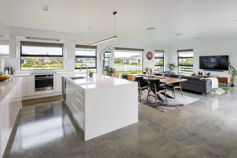 Photo of property in 16 Kaniera Terrace, Cambridge, 3434