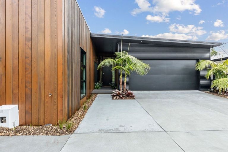 Photo of property in 12 Mackillop Way, Brooklands, New Plymouth, 4310