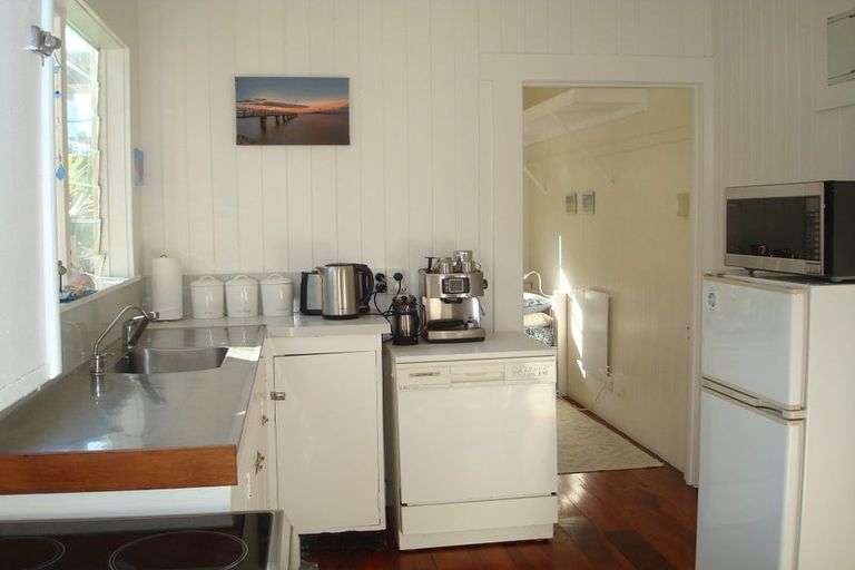 Photo of property in 27 Bournemouth Terrace, Murrays Bay, Auckland, 0630