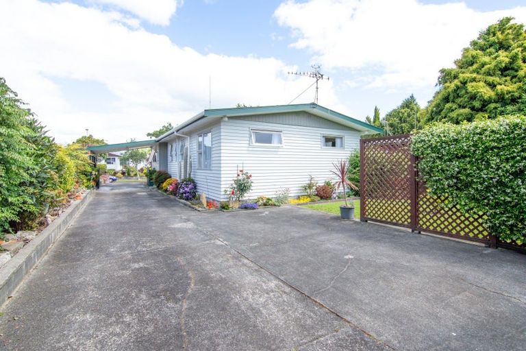 Photo of property in 27 Raglan Avenue, Cloverlea, Palmerston North, 4412