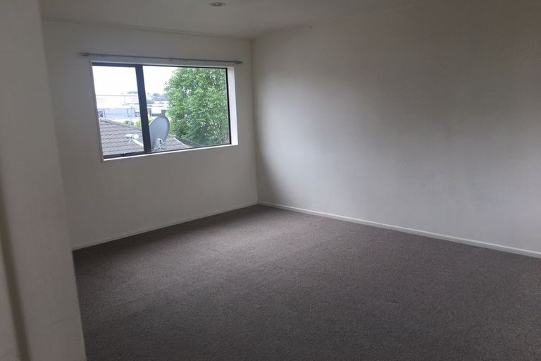 Photo of property in 9b Woodall Place, Totara Vale, Auckland, 0627