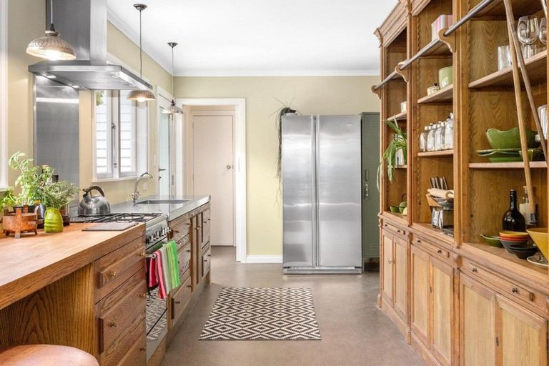 Photo of property in 19 Paremata Crescent, Paremata, Porirua, 5024