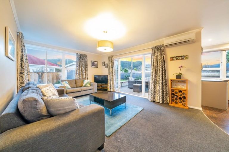 Photo of property in 11 Hector Grove, Trentham, Upper Hutt, 5018