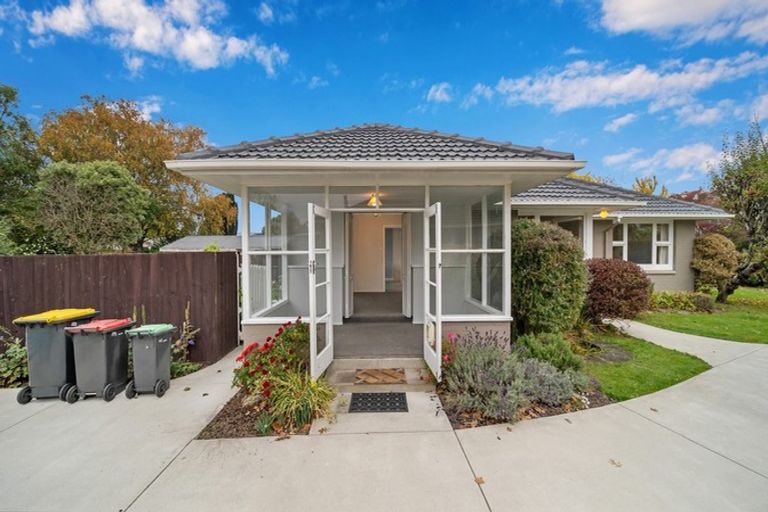 Photo of property in 10 Burnside Crescent, Burnside, Christchurch, 8053