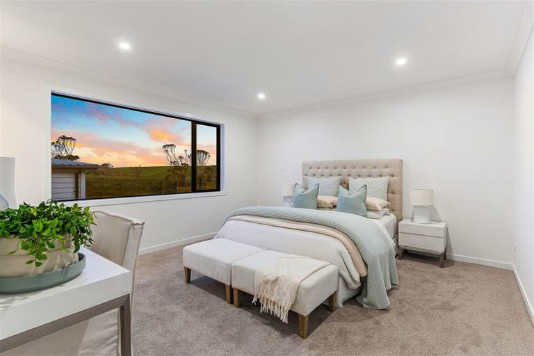 Photo of property in 6 Luff Place, Long Bay, Auckland, 0630