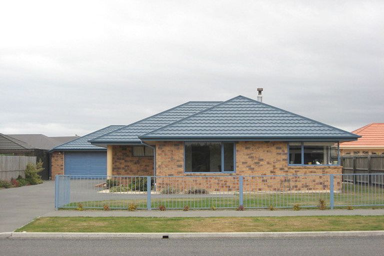 Photo of property in 98 Broadhaven Avenue, Parklands, Christchurch, 8083