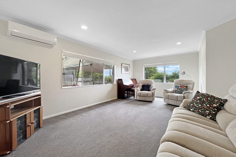 Photo of property in 8a Hauraki Crescent, Pinehill, Auckland, 0632
