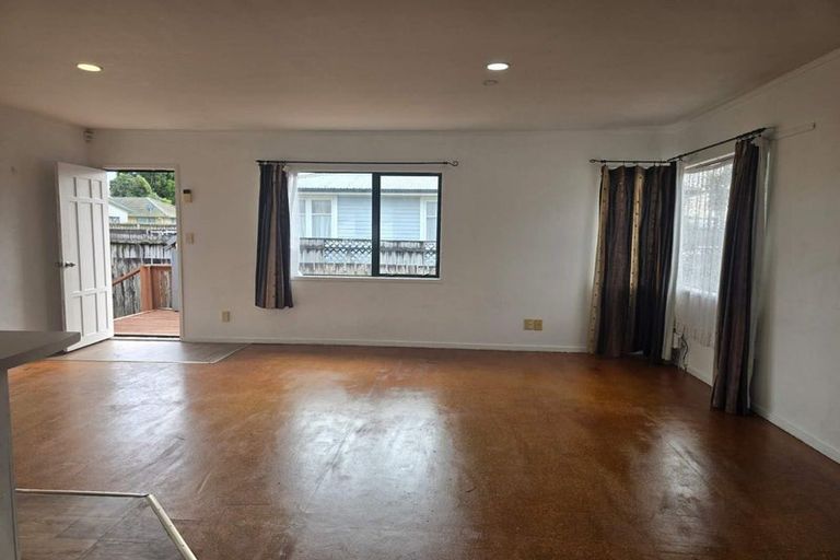 Photo of property in 52 Kelwyn Road, Kelston, Auckland, 0602