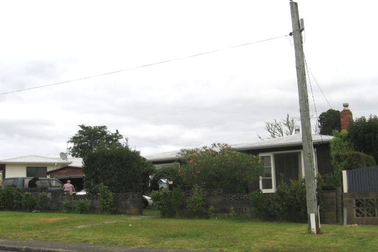 Photo of property in 18 Tiri Tiri Road, Birkdale, Auckland, 0626