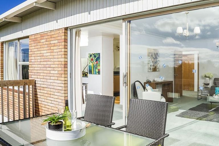 Photo of property in 2/47 Braemar Road, Rothesay Bay, Auckland, 0630