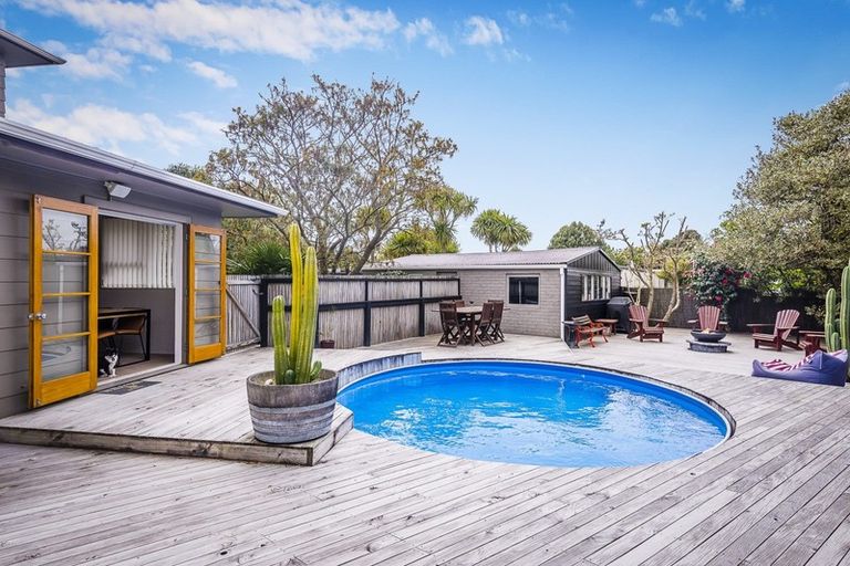 Photo of property in 10 Michael Road, Paraparaumu Beach, Paraparaumu, 5032