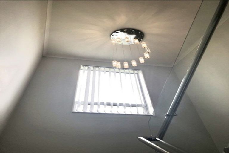 Photo of property in 3205a Great North Road, New Lynn, Auckland, 0600