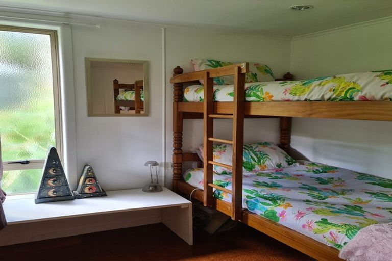 Photo of property in 10-12 Glenesk Road, Piha, New Lynn, 0772