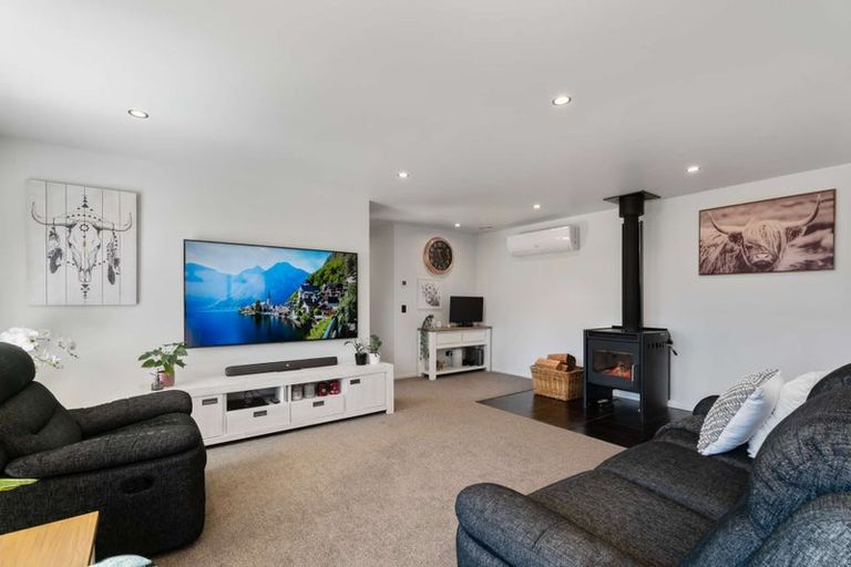 Photo of property in 52 Stratford Drive, Mount Pisa, Cromwell, 9383