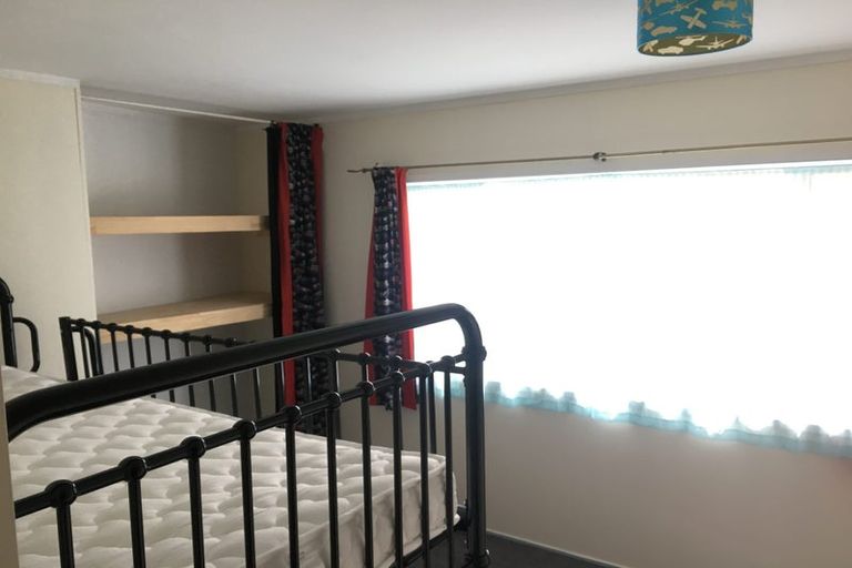 Photo of property in 28 Moffat Road, Red Beach, 0932