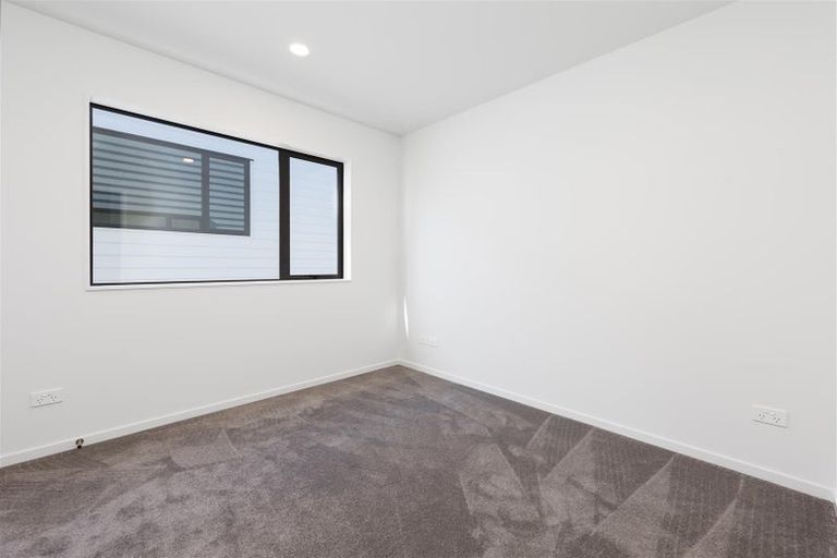 Photo of property in 8 Paparahi Place, Wainui, 0992