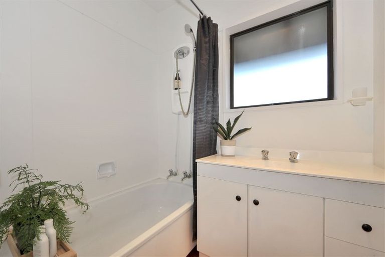 Photo of property in 2/71 Office Road, Merivale, Christchurch, 8014