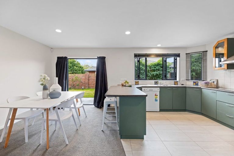 Photo of property in 24a Rue De La Mare, Parklands, Christchurch, 8083