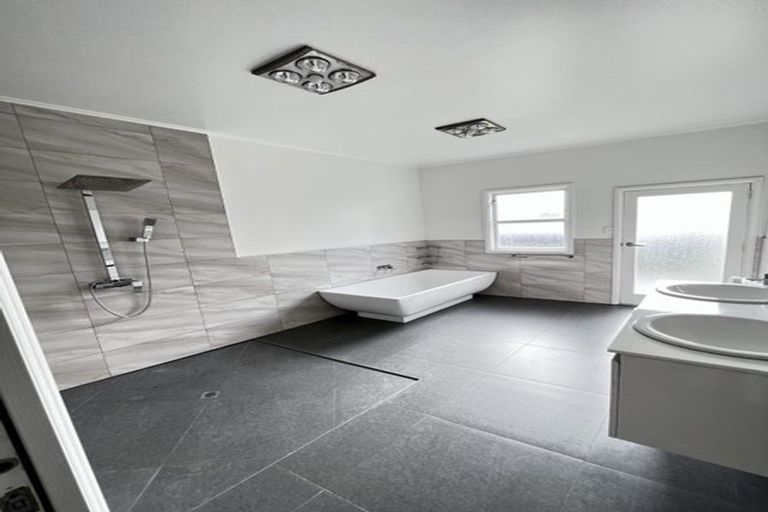 Photo of property in 370 West Coast Road, Glen Eden, Auckland, 0602