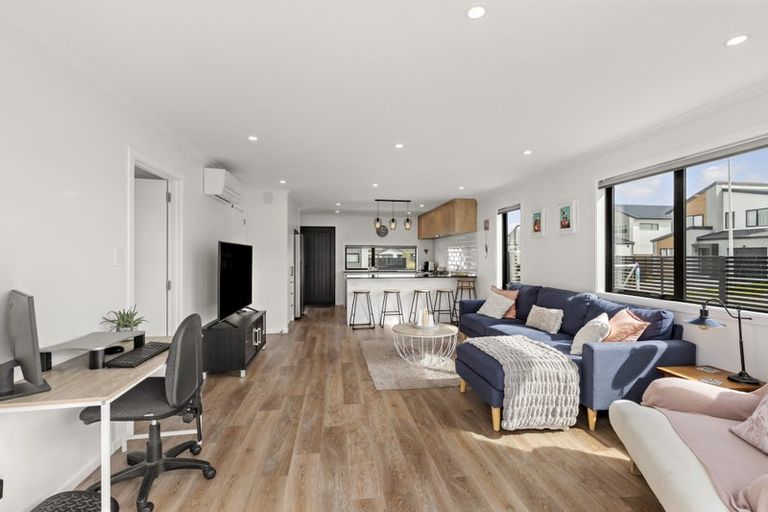 Photo of property in 1 Bonneval Lane, Wallaceville, Upper Hutt, 5018