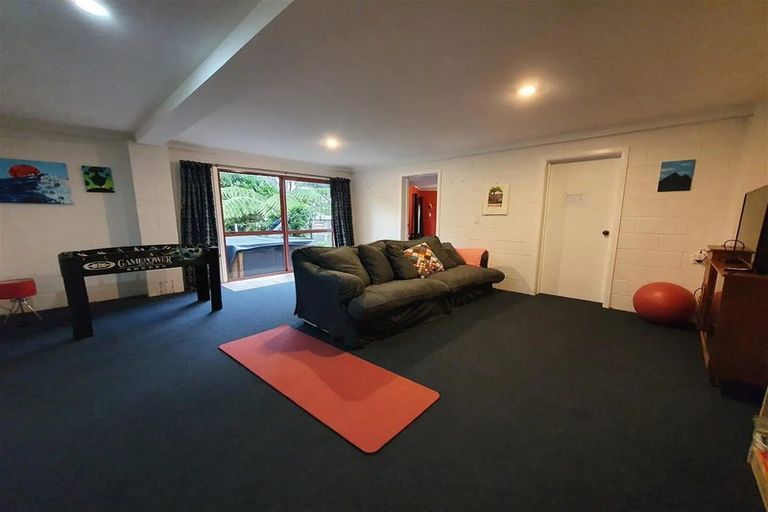 Photo of property in 12 Russell Drive, Oakura, 4314