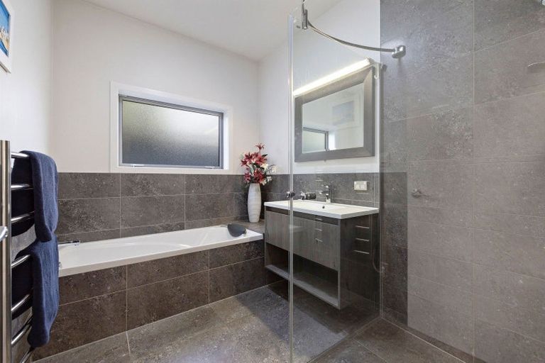 Photo of property in 2 Innes Place, Arrowtown, 9302