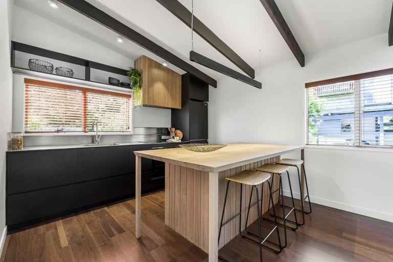 Photo of property in 8/7 Balmain Road, Birkenhead, Auckland, 0626