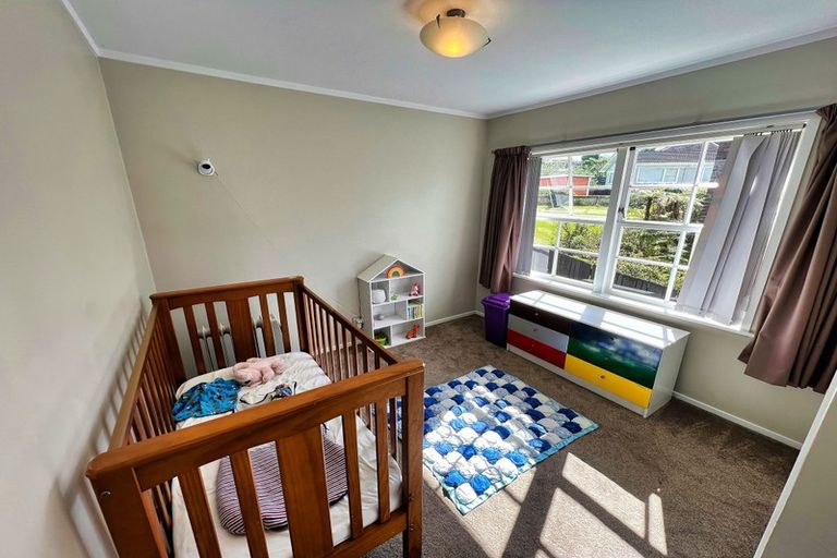 Photo of property in 20 Longbill Place, Glendene, Auckland, 0602