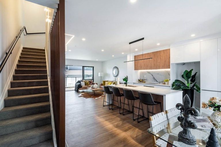 Photo of property in 18 Mina Way, Browns Bay, Auckland, 0630