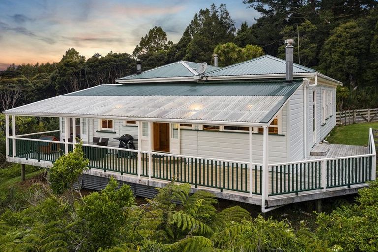 Photo of property in 227 Forest Hill Road, Waiatarua, Auckland, 0612