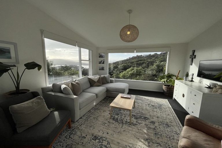 Photo of property in 1 Kahu Road, Paremata, Porirua, 5024