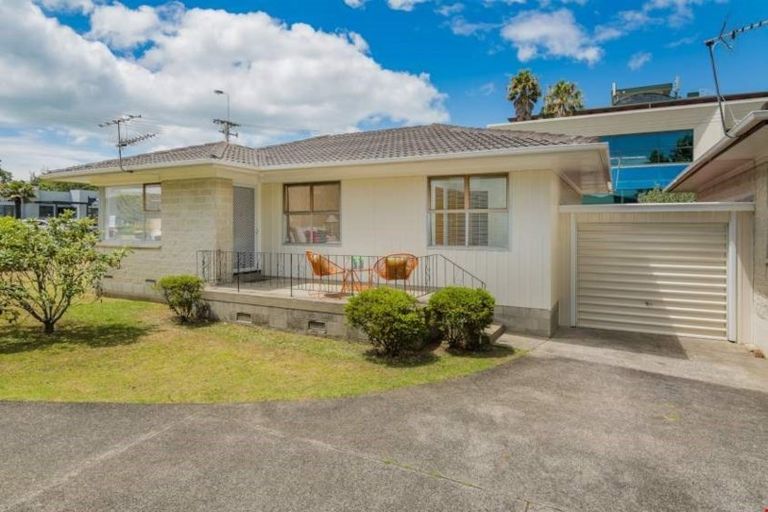 Photo of property in 1/48 Taharoto Road, Takapuna, Auckland, 0622