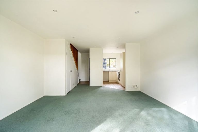 Photo of property in 11/44 Fields Parade, Oteha, Auckland, 0632