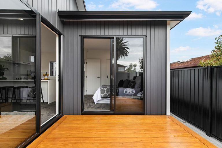 Photo of property in 54d Te Atatu Road, Te Atatu South, Auckland, 0610