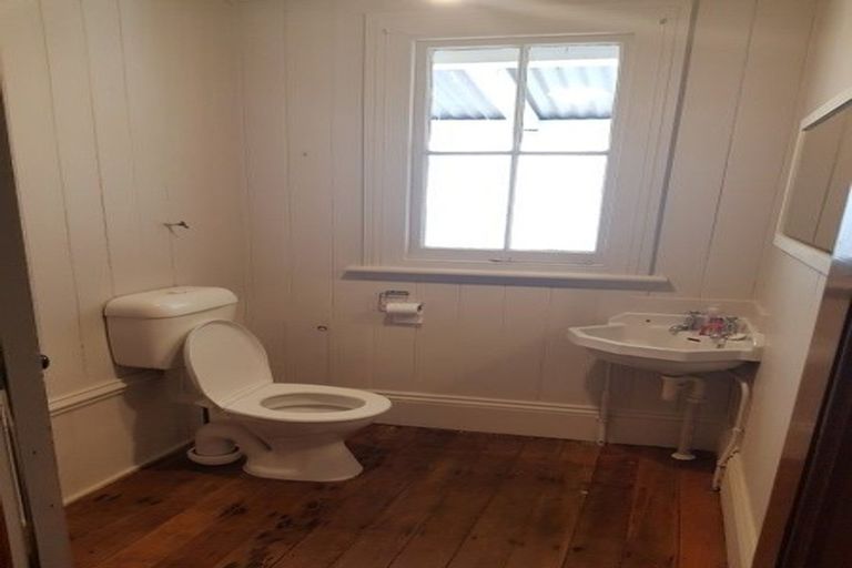 Photo of property in 46 Vivian Street, New Plymouth, 4310