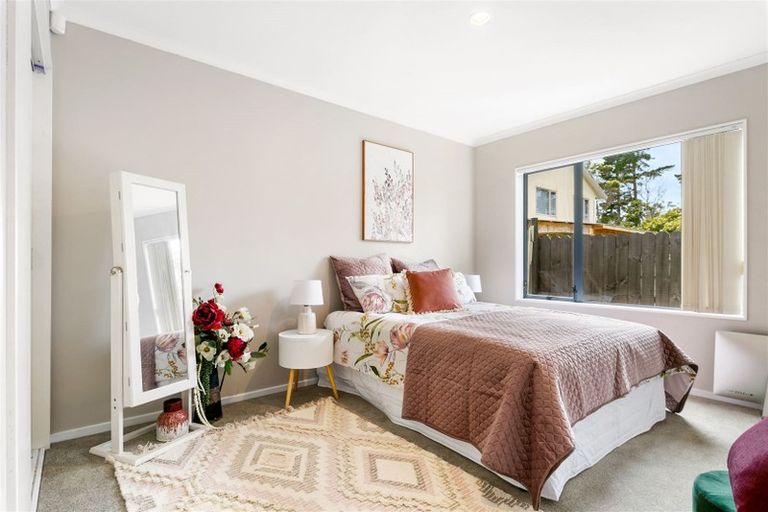 Photo of property in 13 Berkshire Terrace, Massey, Auckland, 0614