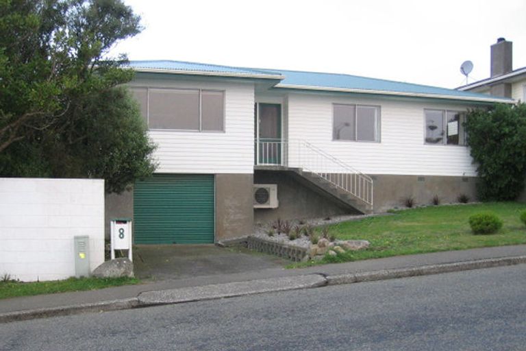 Photo of property in 8 Carluke Street, Paparangi, Wellington, 6037